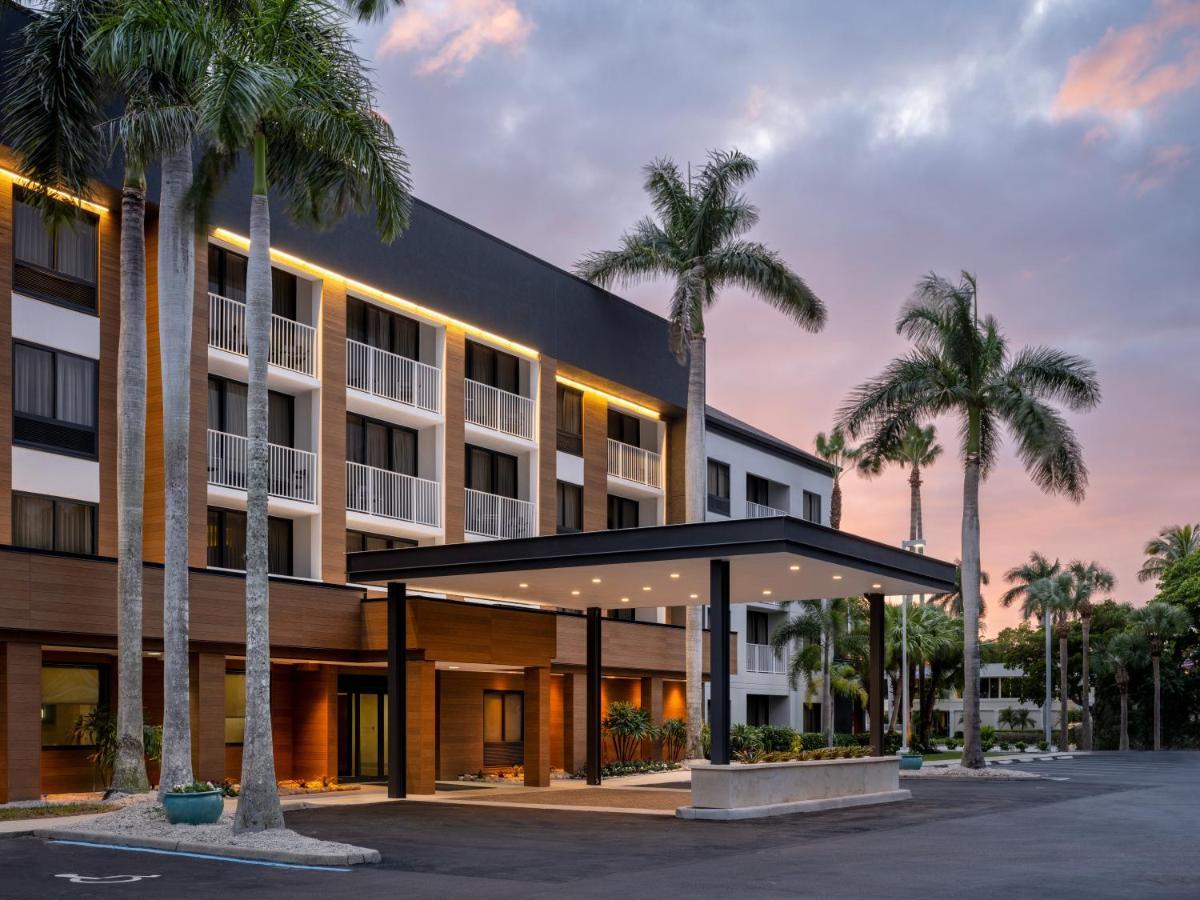 Courtyard By Marriott - Naples Ξενοδοχείο Εξωτερικό φωτογραφία