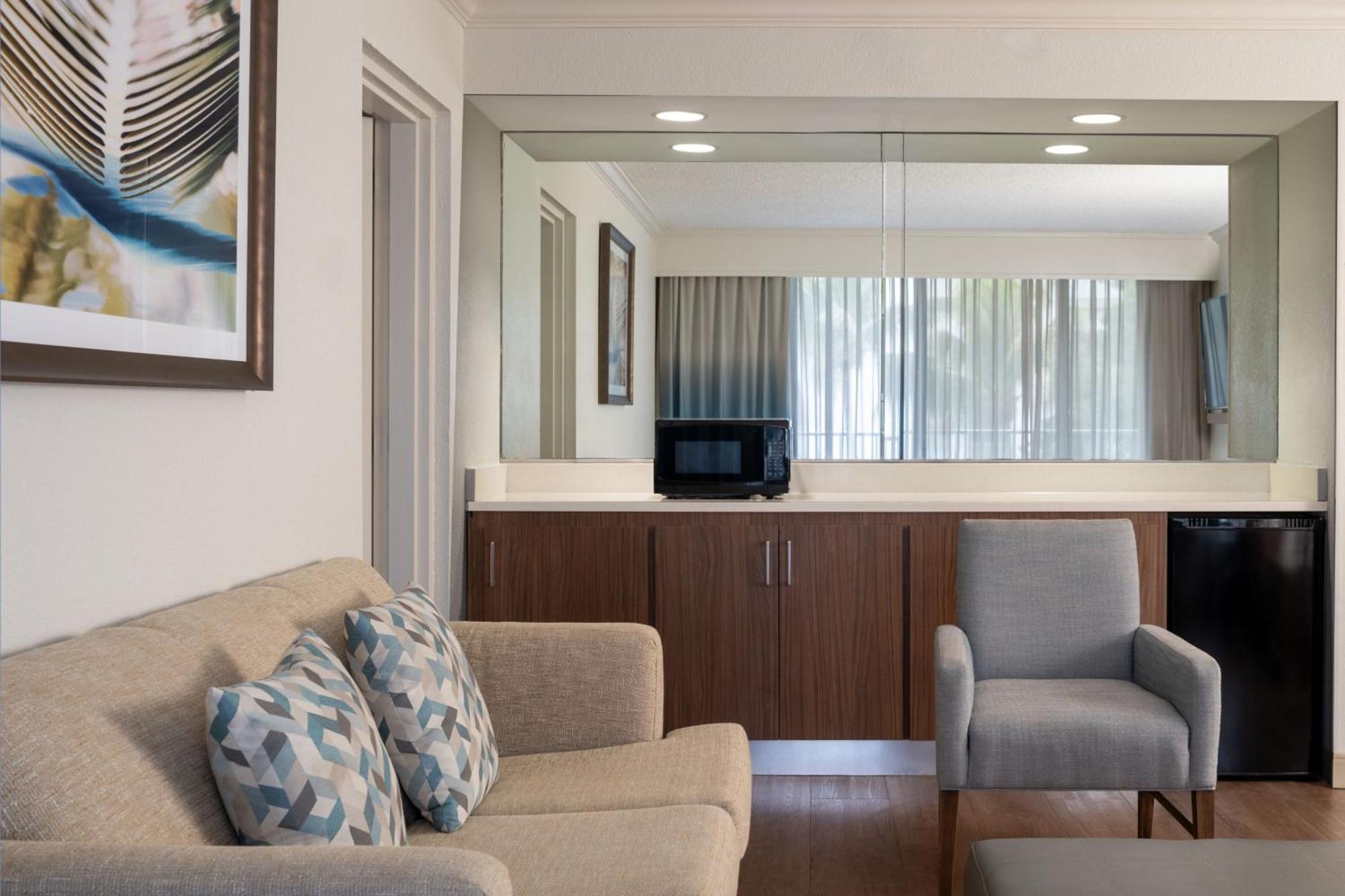 Courtyard By Marriott - Naples Ξενοδοχείο Εξωτερικό φωτογραφία
