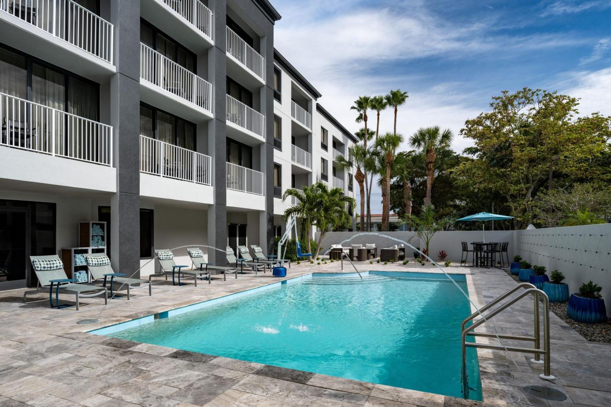 Courtyard By Marriott - Naples Ξενοδοχείο Εξωτερικό φωτογραφία