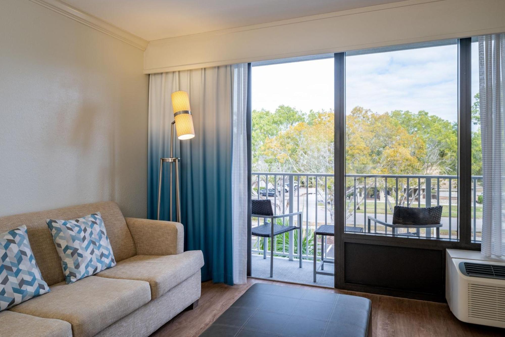 Courtyard By Marriott - Naples Ξενοδοχείο Εξωτερικό φωτογραφία