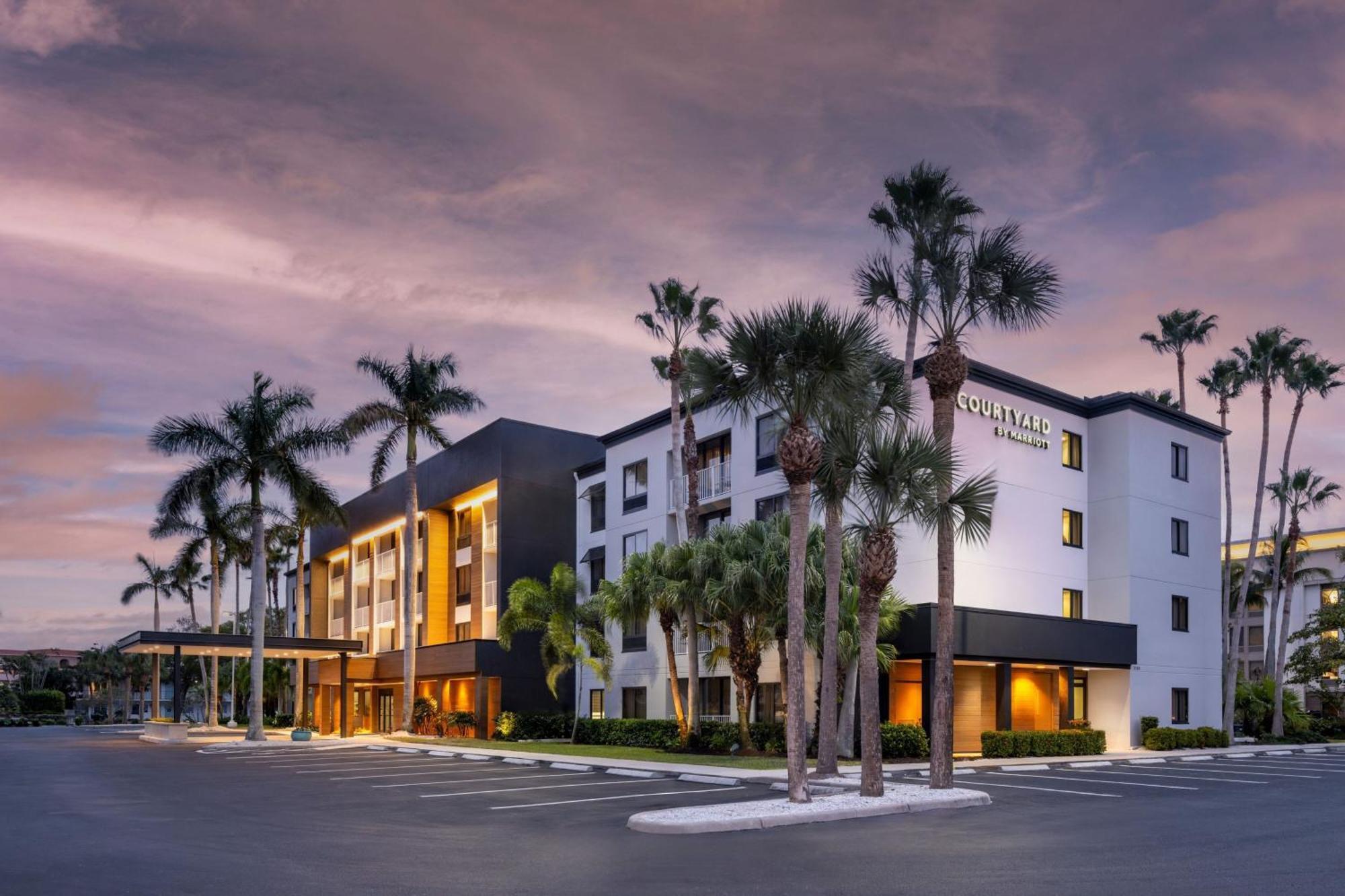 Courtyard By Marriott - Naples Ξενοδοχείο Εξωτερικό φωτογραφία